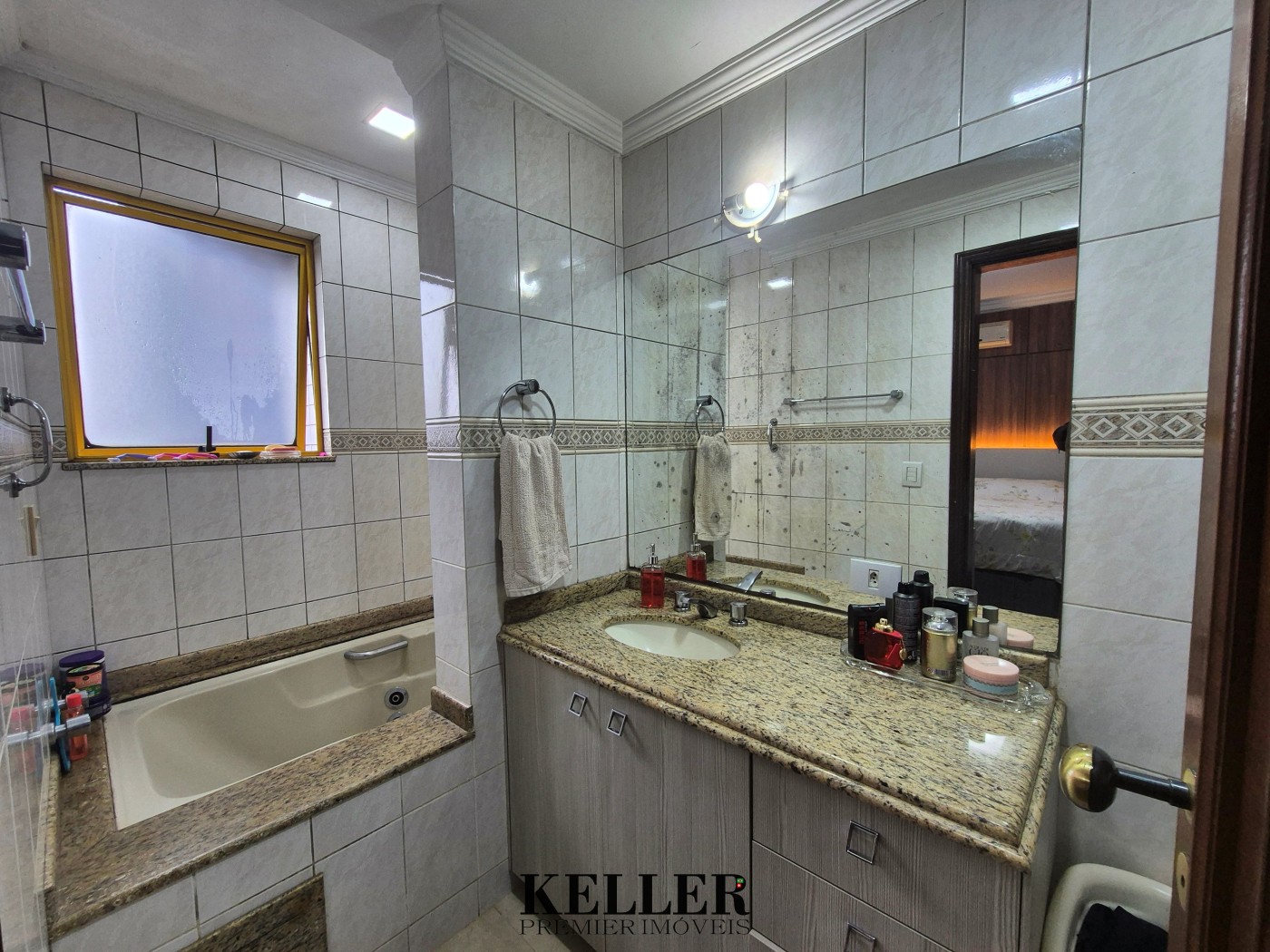 Apartamento para Venda em Foz do Iguaçu, Centro, 3 dormitórios, 1 suíte, 2 banheiros, 1 vaga