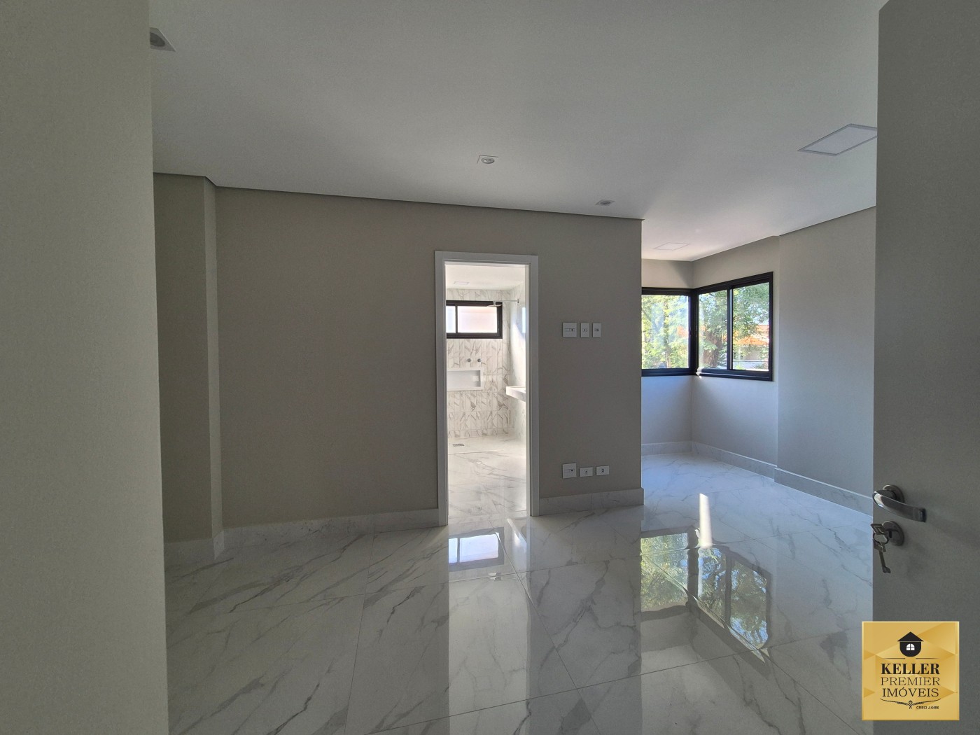 Apartamento para Venda em Foz do Iguaçu, Centro, 3 dormitórios, 3 suítes, 5 banheiros, 2 vagas