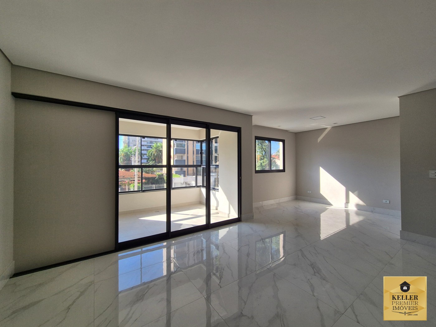 Apartamento para Venda em Foz do Iguaçu, Centro, 3 dormitórios, 3 suítes, 5 banheiros, 2 vagas