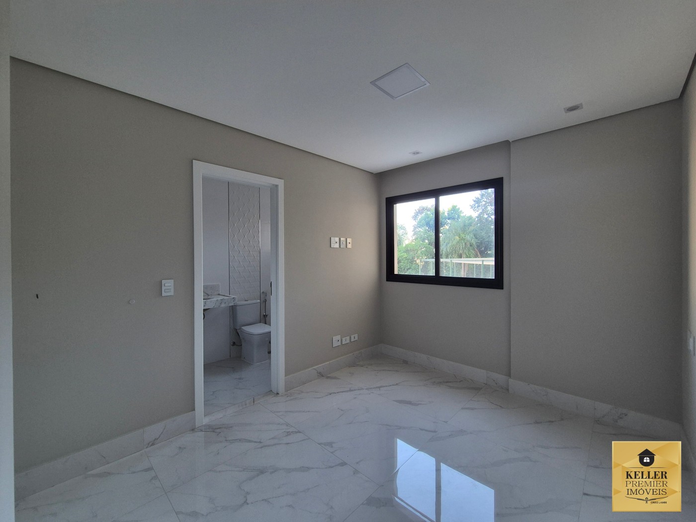 Apartamento para Venda em Foz do Iguaçu, Centro, 3 dormitórios, 3 suítes, 5 banheiros, 2 vagas