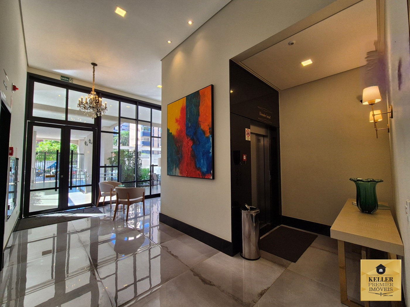 Apartamento para Venda em Foz do Iguaçu, Centro, 3 dormitórios, 3 suítes, 5 banheiros, 2 vagas