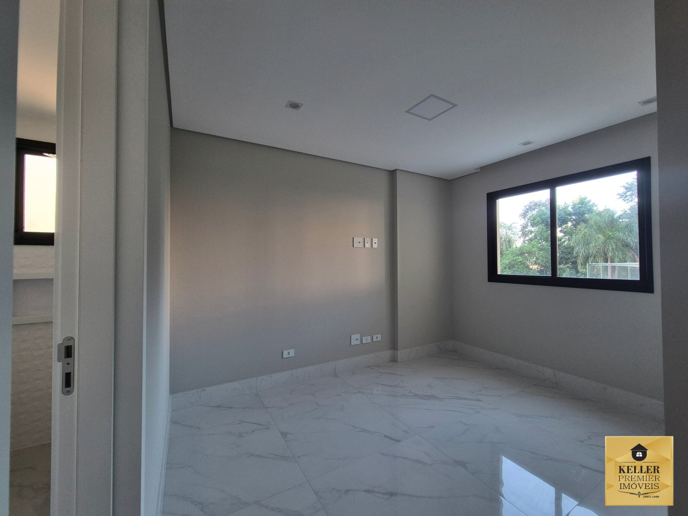 Apartamento para Venda em Foz do Iguaçu, Centro, 3 dormitórios, 3 suítes, 5 banheiros, 2 vagas