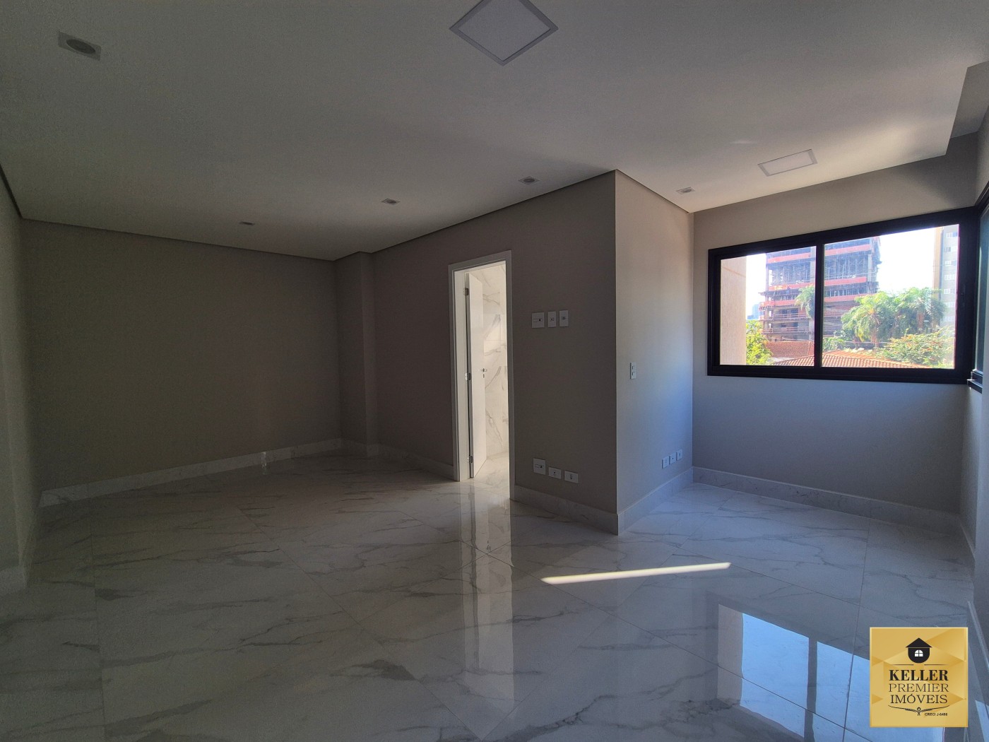 Apartamento para Venda em Foz do Iguaçu, Centro, 3 dormitórios, 3 suítes, 5 banheiros, 2 vagas