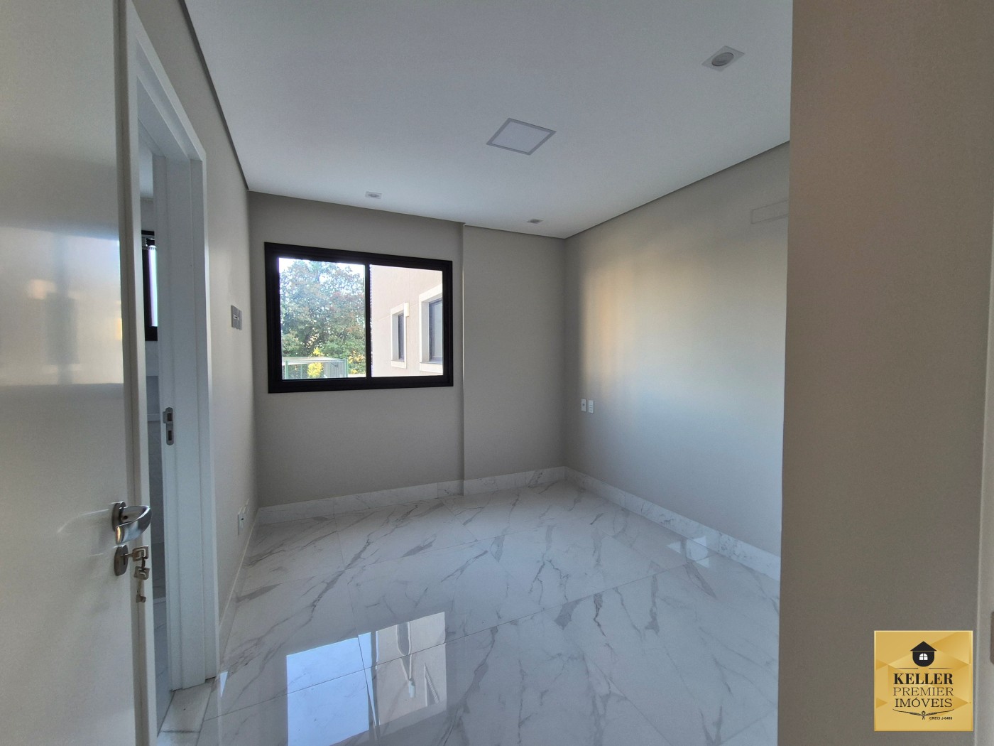 Apartamento para Venda em Foz do Iguaçu, Centro, 3 dormitórios, 3 suítes, 5 banheiros, 2 vagas