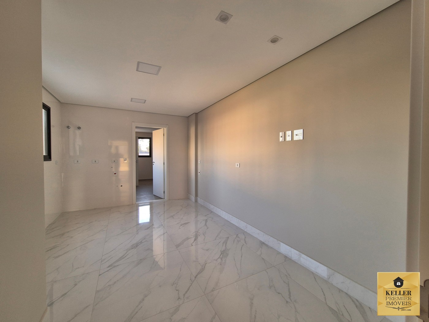 Apartamento para Venda em Foz do Iguaçu, Centro, 3 dormitórios, 3 suítes, 5 banheiros, 2 vagas