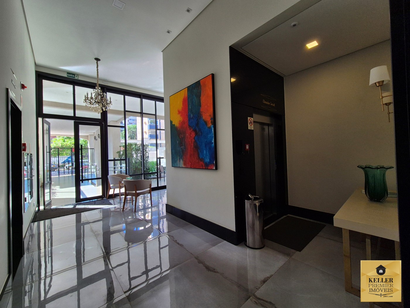 Apartamento para Venda em Foz do Iguaçu, Centro, 3 dormitórios, 3 suítes, 5 banheiros, 2 vagas