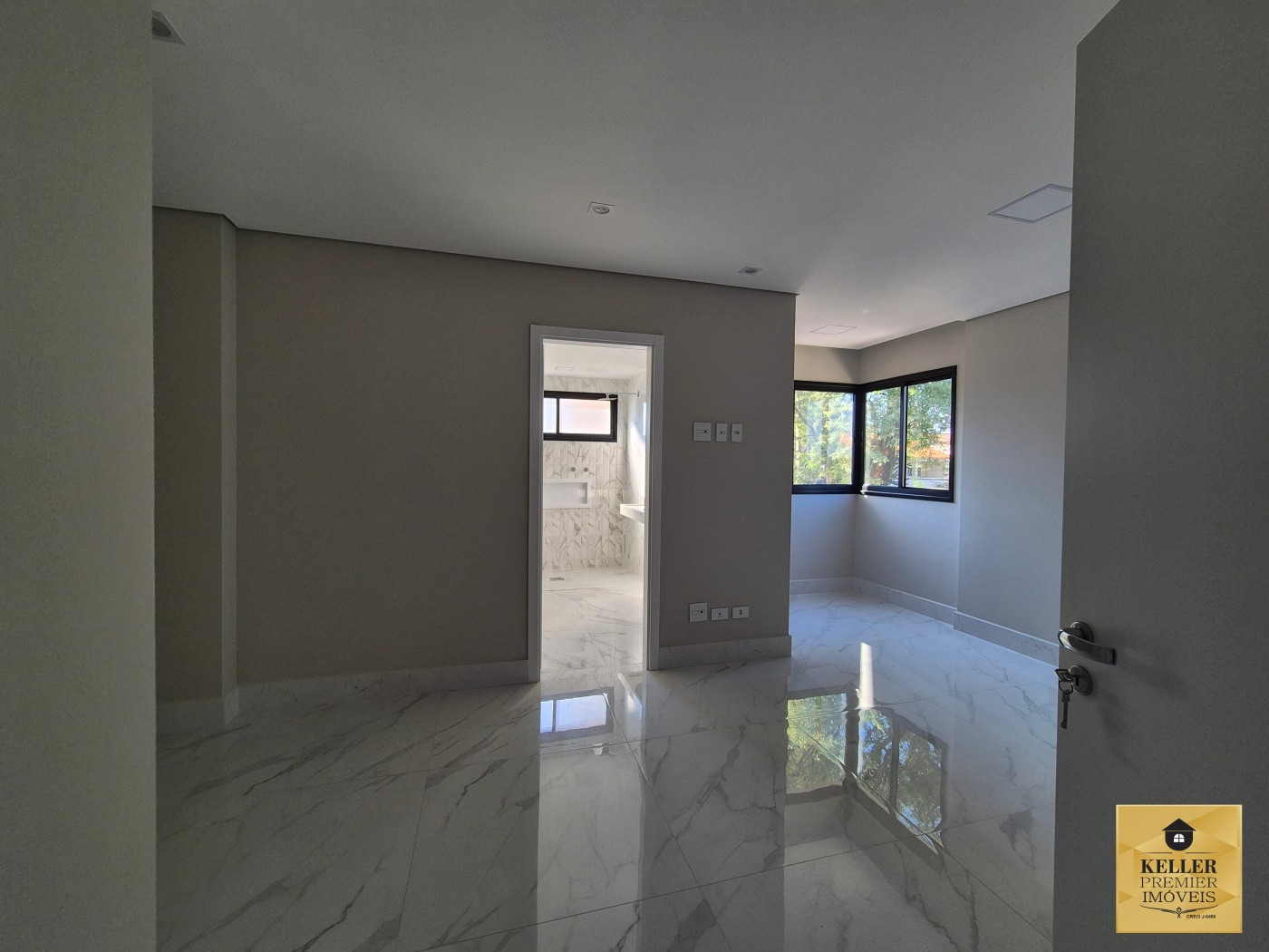 Apartamento para Venda em Foz do Iguaçu, Centro, 3 dormitórios, 3 suítes, 5 banheiros, 2 vagas