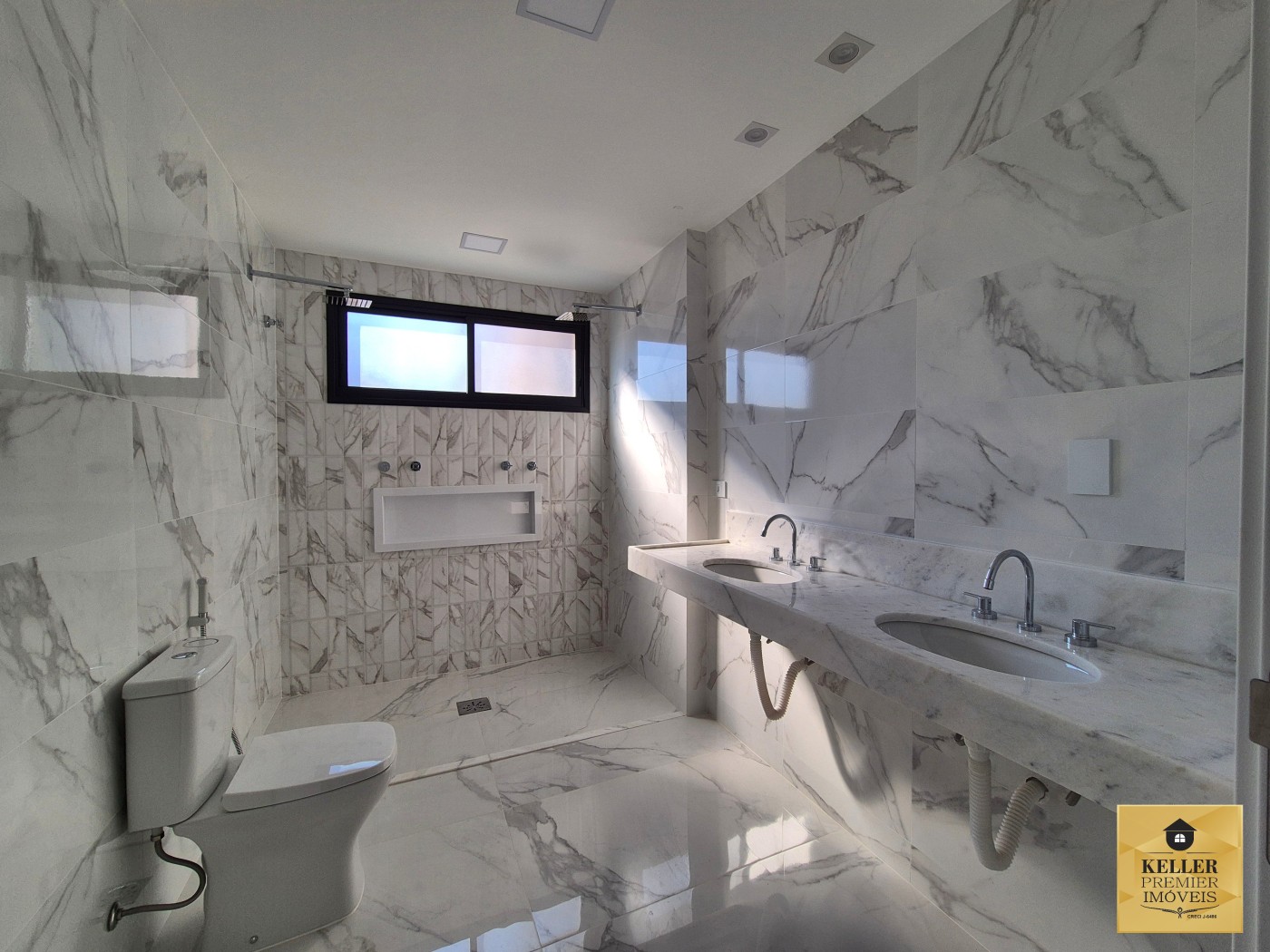 Apartamento para Venda em Foz do Iguaçu, Centro, 3 dormitórios, 3 suítes, 5 banheiros, 2 vagas