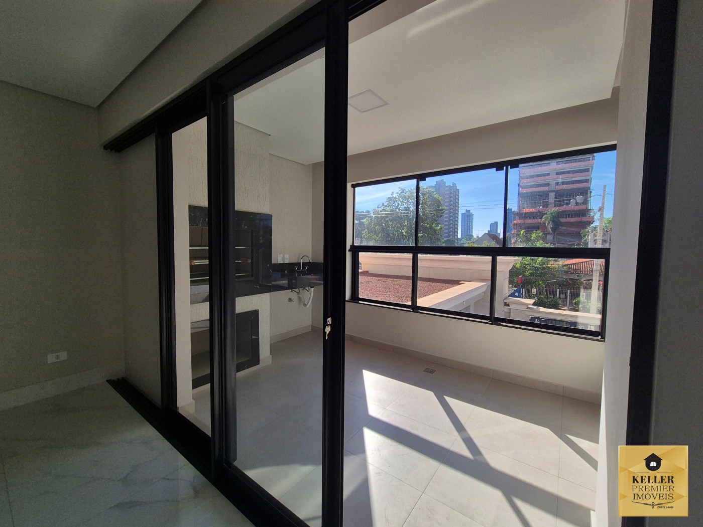 Apartamento para Venda em Foz do Iguaçu, Centro, 3 dormitórios, 3 suítes, 5 banheiros, 2 vagas