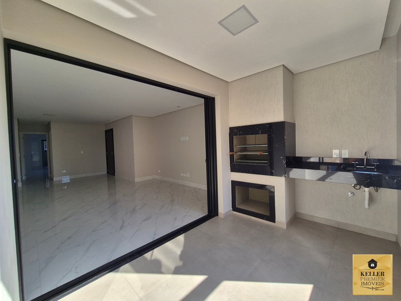 Apartamento para Venda em Foz do Iguaçu, Centro, 3 dormitórios, 3 suítes, 5 banheiros, 2 vagas