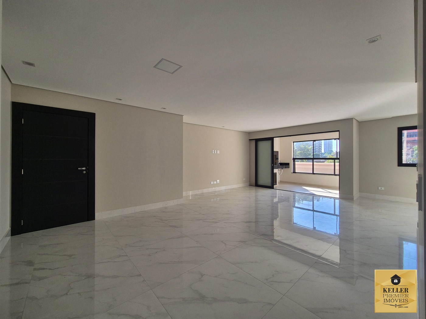 Apartamento para Venda em Foz do Iguaçu, Centro, 3 dormitórios, 3 suítes, 5 banheiros, 2 vagas