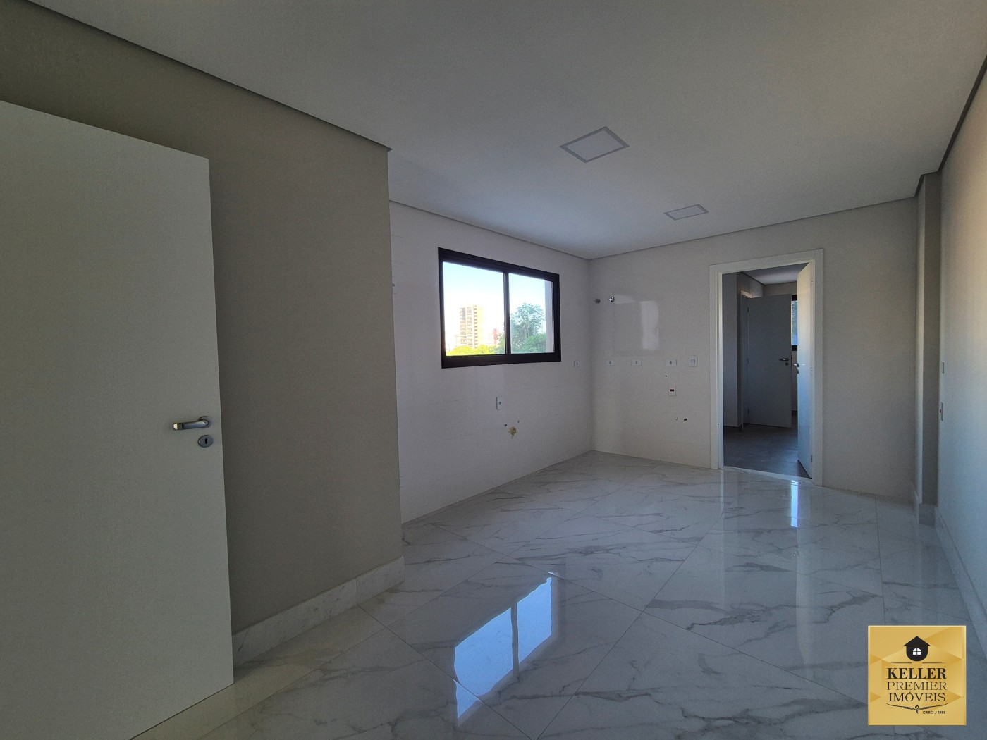 Apartamento para Venda em Foz do Iguaçu, Centro, 3 dormitórios, 3 suítes, 5 banheiros, 2 vagas