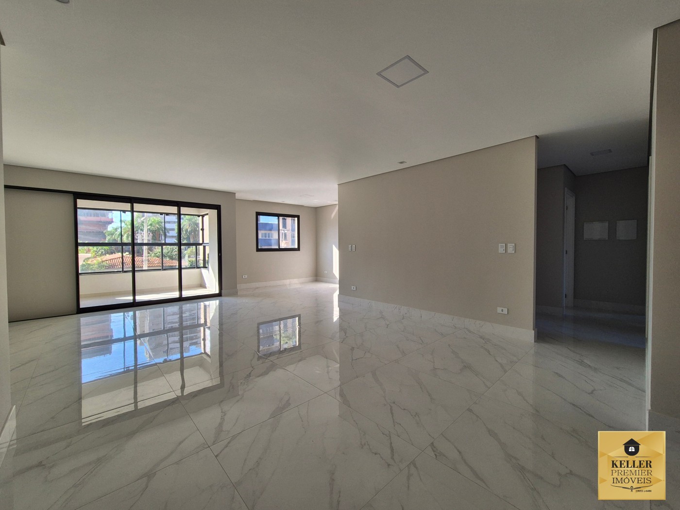 Apartamento para Venda em Foz do Iguaçu, Centro, 3 dormitórios, 3 suítes, 5 banheiros, 2 vagas