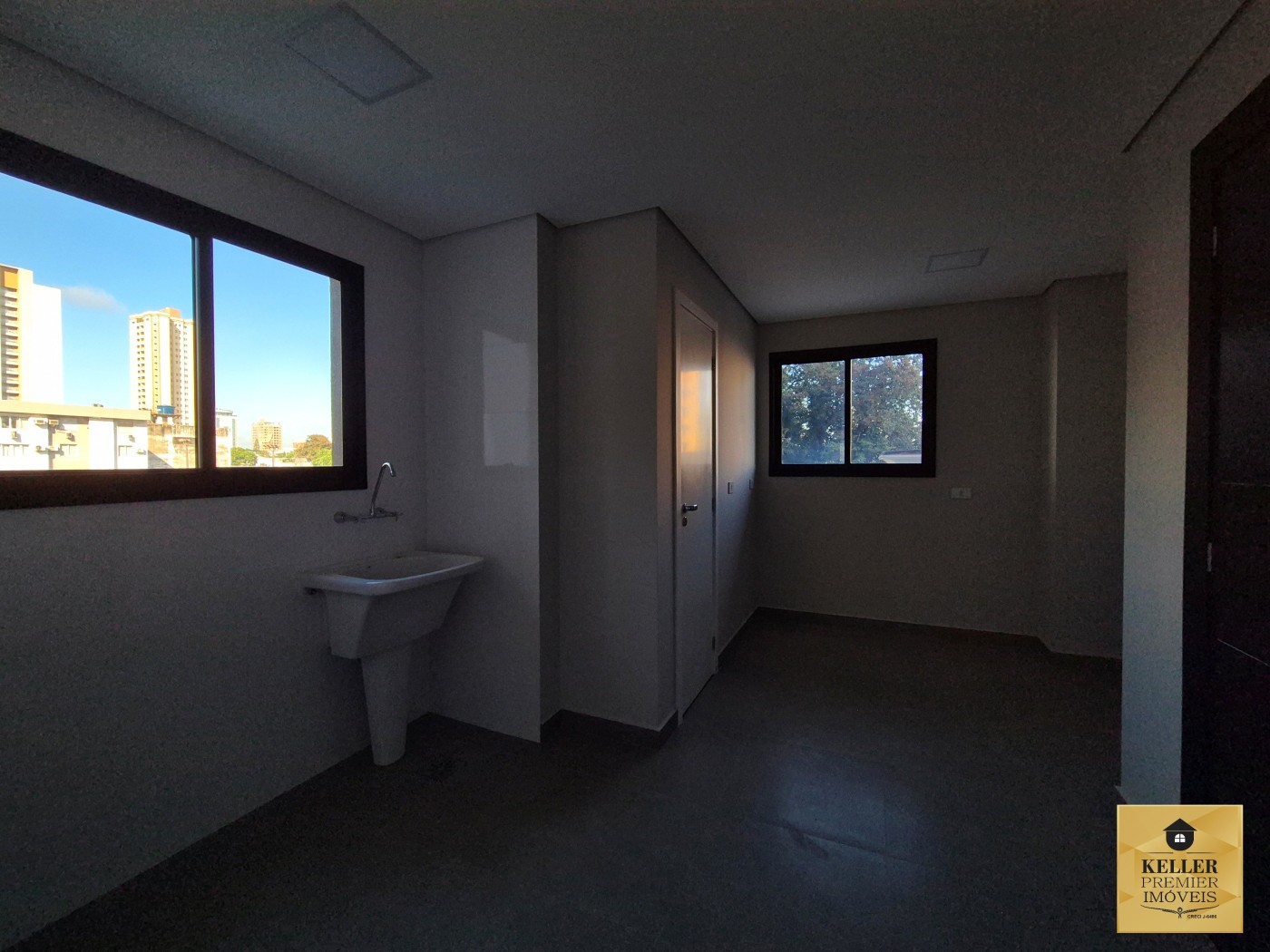 Apartamento para Venda em Foz do Iguaçu, Centro, 3 dormitórios, 3 suítes, 5 banheiros, 2 vagas