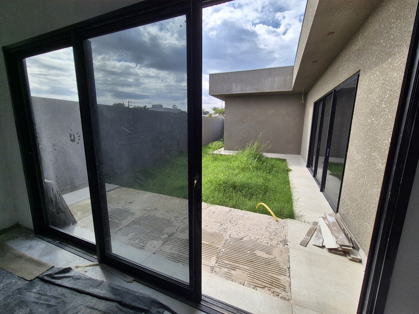 Casa / Sobrado para Venda em Foz do Iguaçu, Vila Carimã, 3 dormitórios, 1 suíte, 2 banheiros, 2 vagas