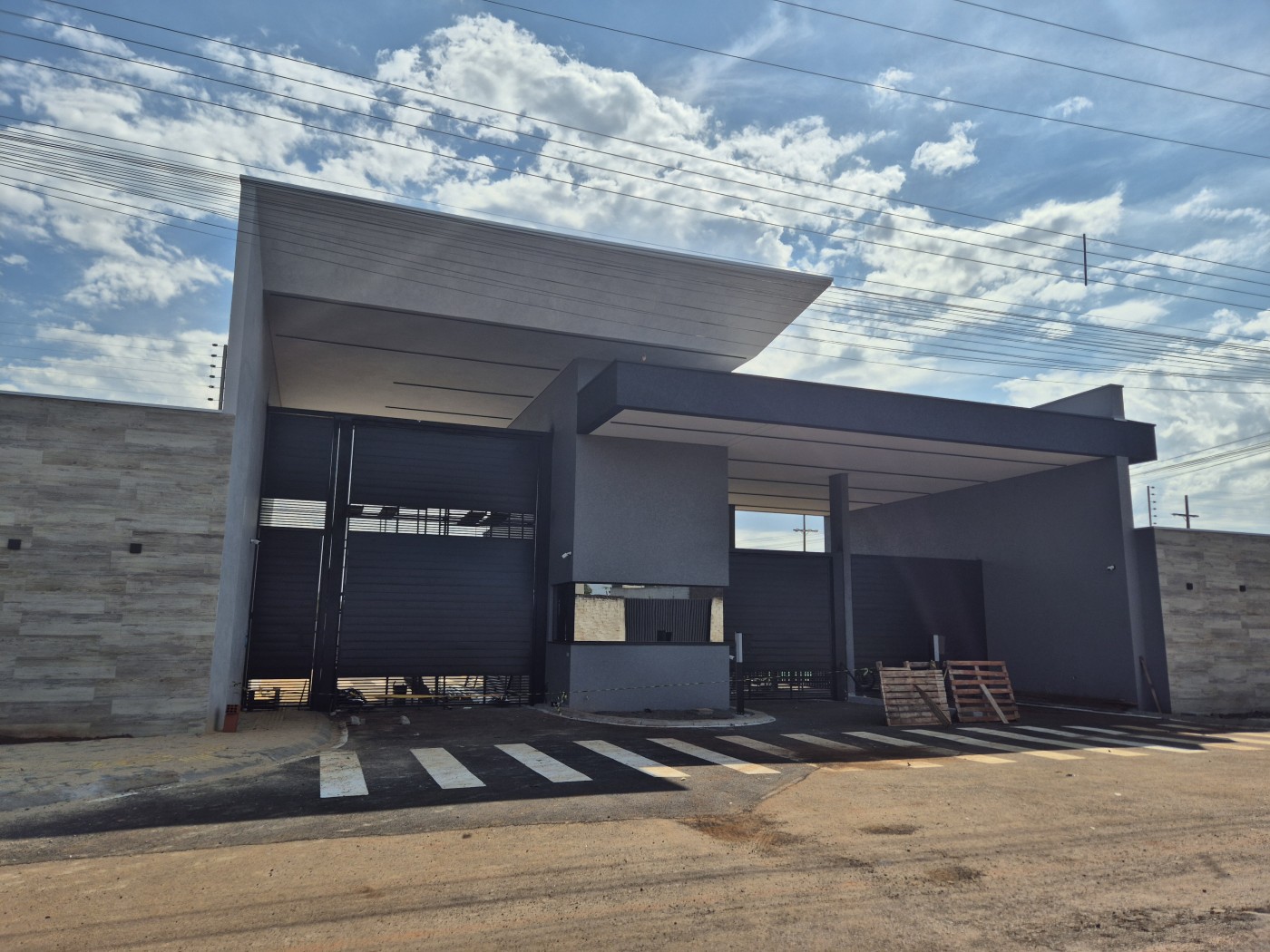 Casa / Sobrado para Venda em Foz do Iguaçu, Vila Carimã, 3 dormitórios, 1 suíte, 2 banheiros, 2 vagas