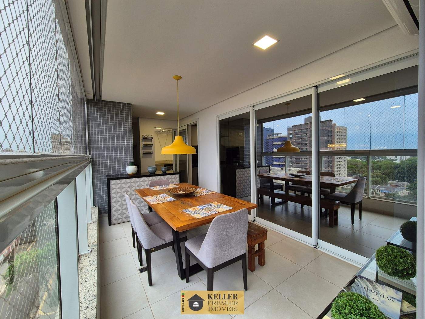 Apartamento para Venda em Foz do Iguaçu, Centro, 3 dormitórios, 1 suíte, 3 banheiros, 2 vagas